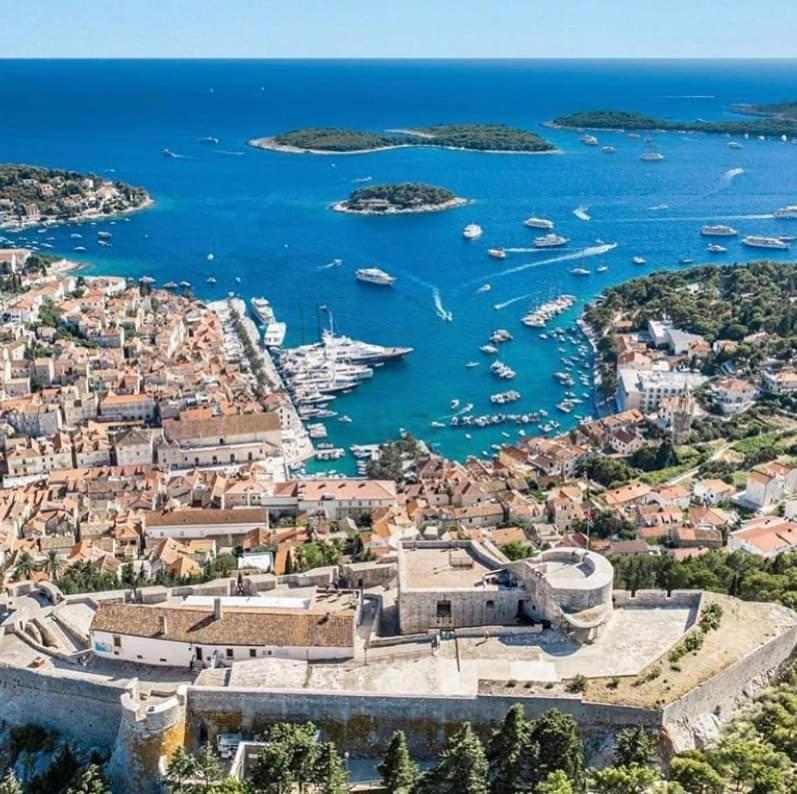 Apartments Luci Hvar Town Luaran gambar