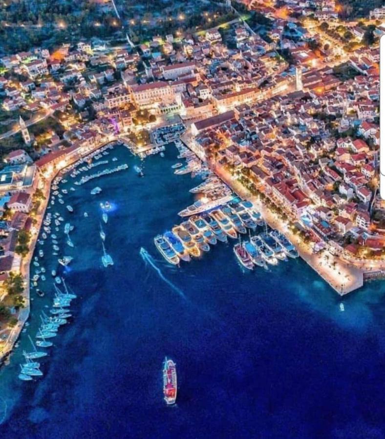 Apartments Luci Hvar Town Luaran gambar