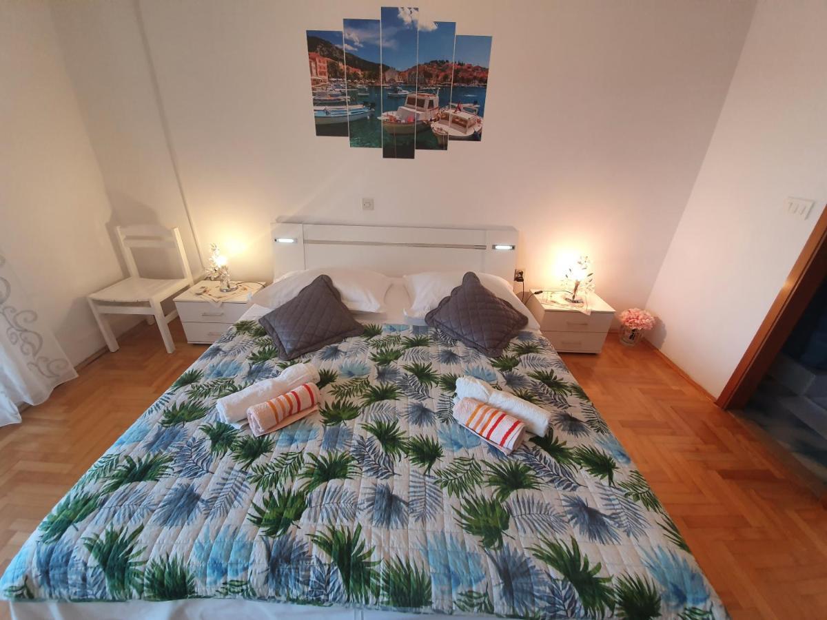 Apartments Luci Hvar Town Luaran gambar