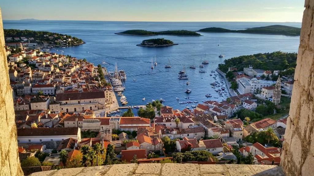 Apartments Luci Hvar Town Luaran gambar