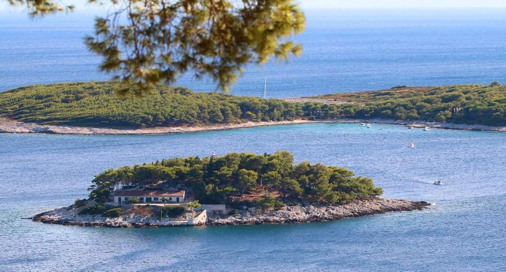 Apartments Luci Hvar Town Luaran gambar