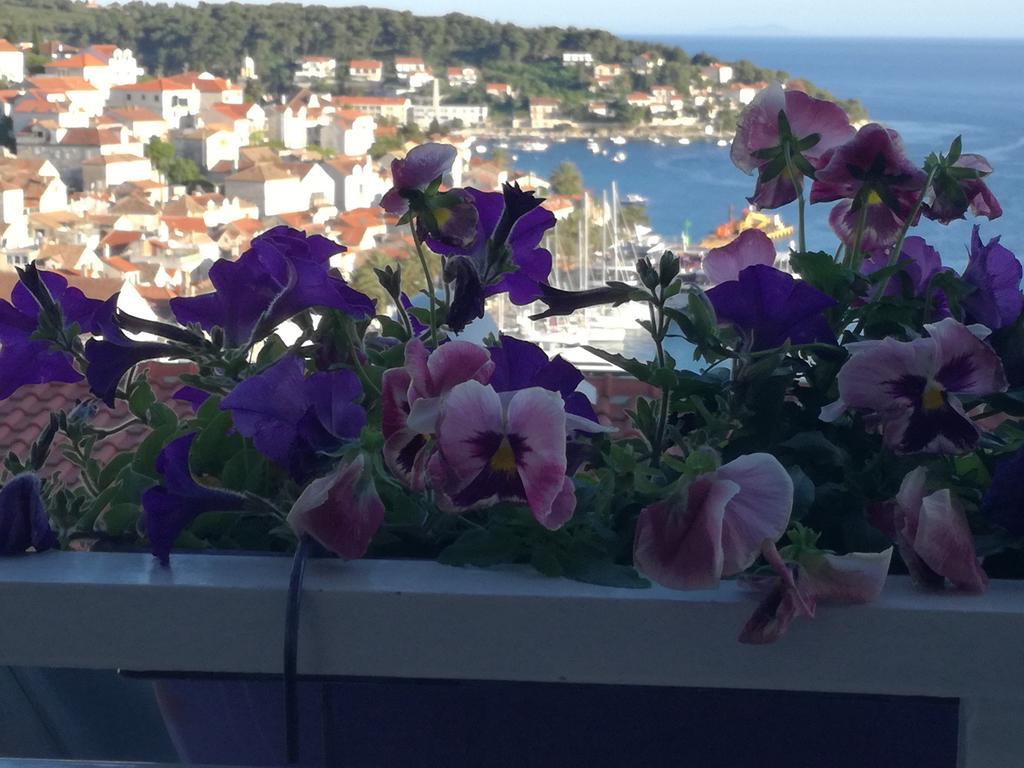 Apartments Luci Hvar Town Luaran gambar