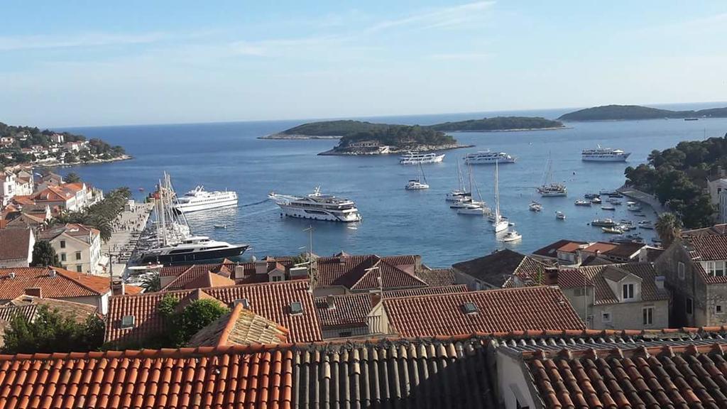 Apartments Luci Hvar Town Luaran gambar