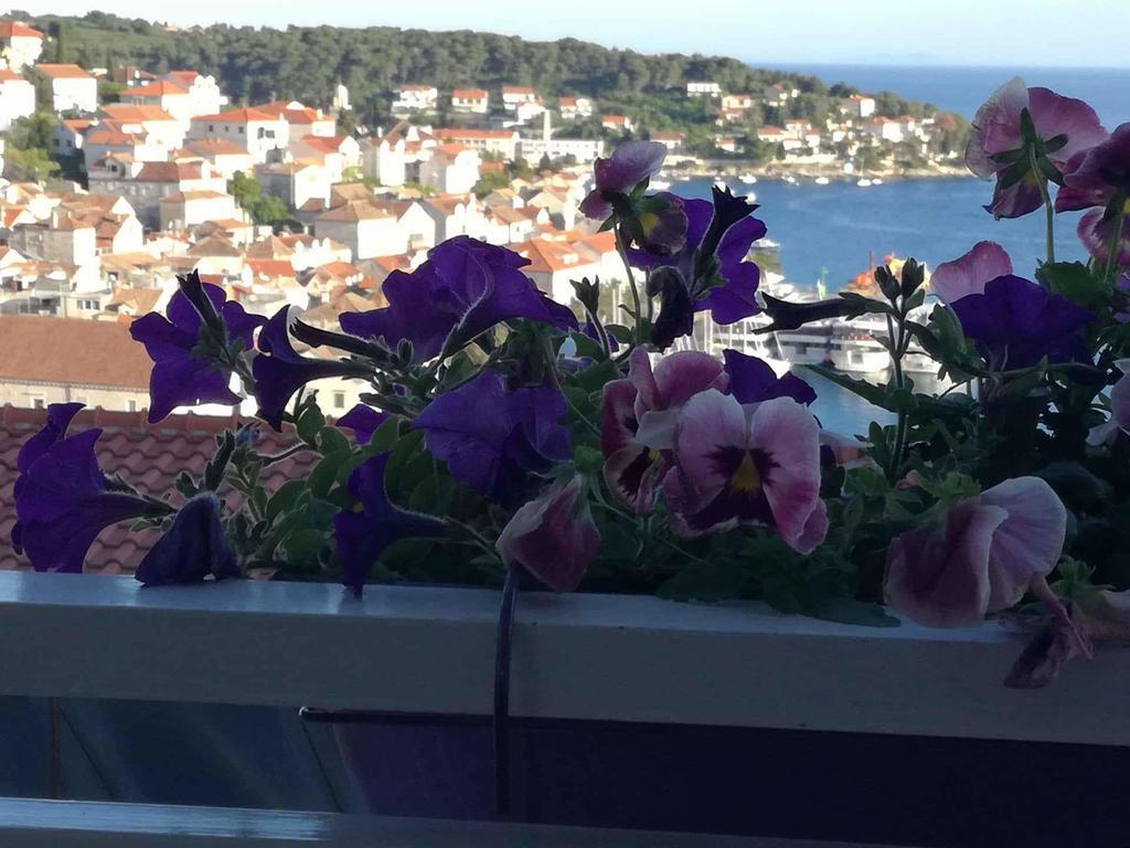 Apartments Luci Hvar Town Luaran gambar
